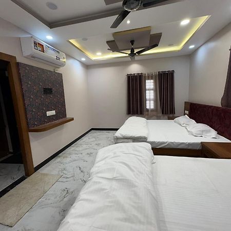 Shree Trilokeshwar Guest House อุจเจน ภายนอก รูปภาพ