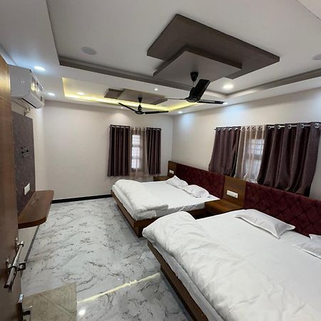 Shree Trilokeshwar Guest House อุจเจน ภายนอก รูปภาพ