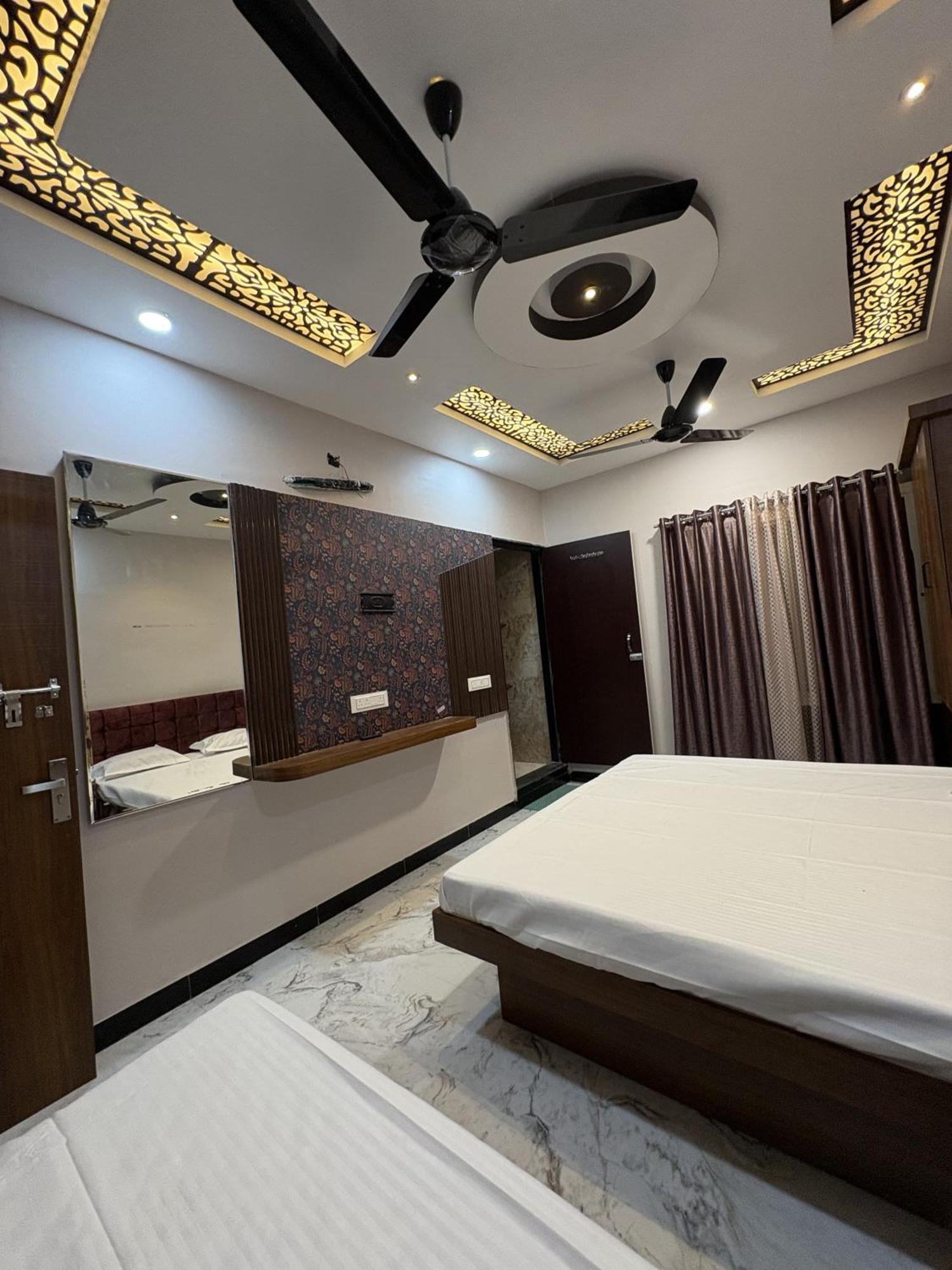 Shree Trilokeshwar Guest House อุจเจน ภายนอก รูปภาพ