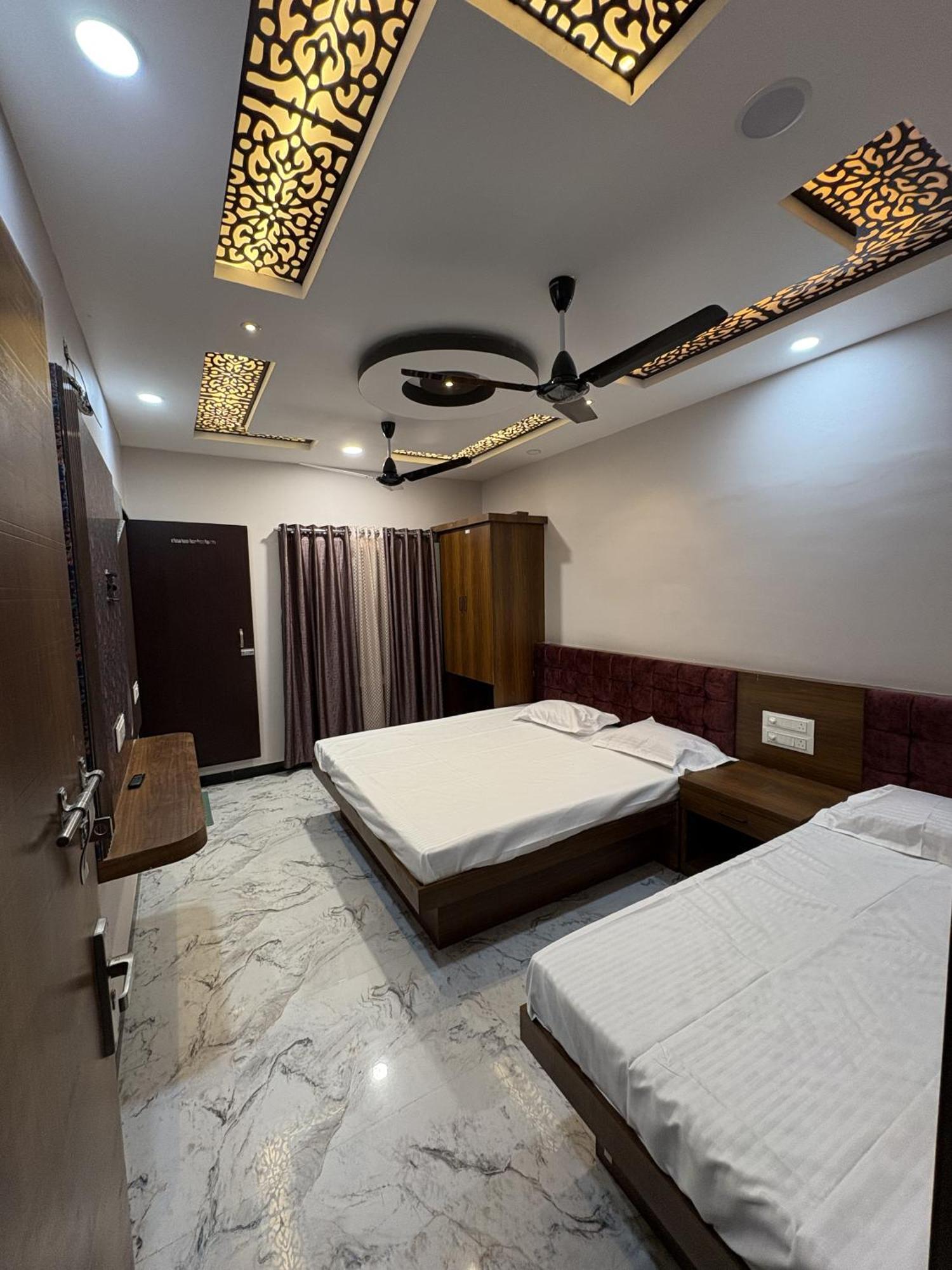 Shree Trilokeshwar Guest House อุจเจน ภายนอก รูปภาพ