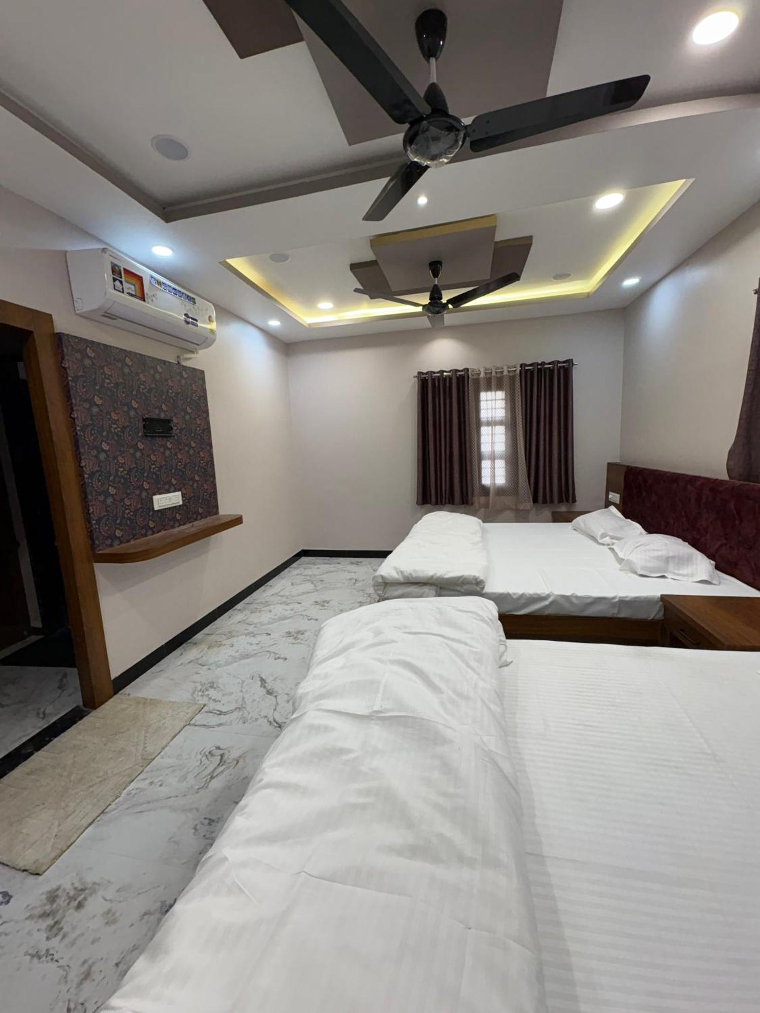 Shree Trilokeshwar Guest House อุจเจน ภายนอก รูปภาพ