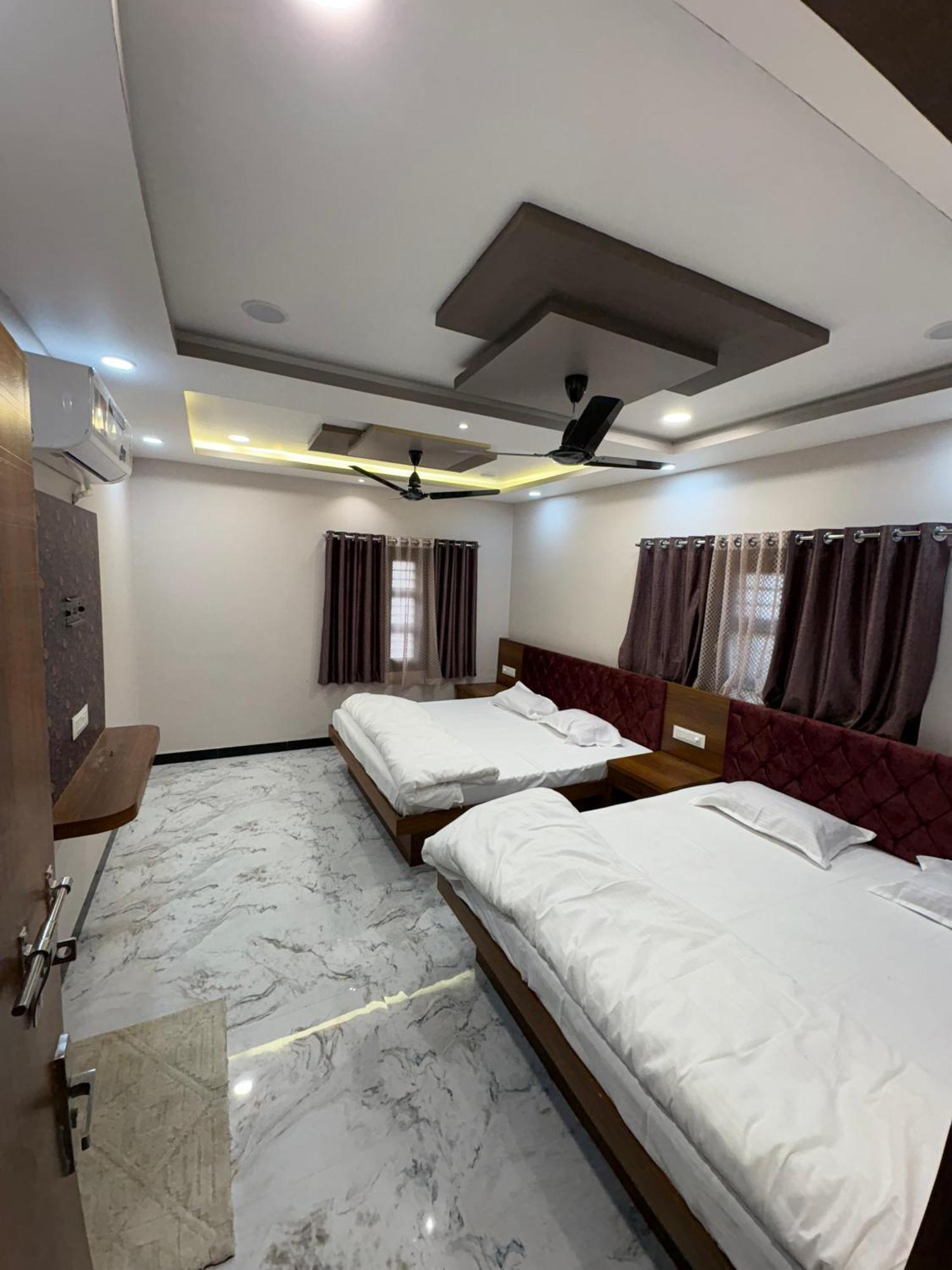 Shree Trilokeshwar Guest House อุจเจน ภายนอก รูปภาพ
